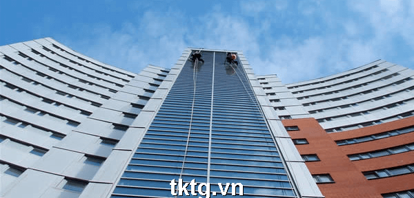 Photos: cleaning glass of tall buildings