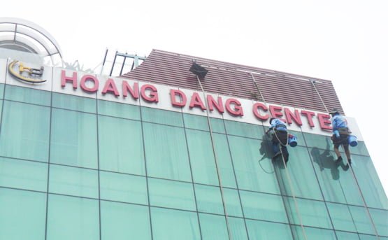 Dịch vụ lau kính cao ốc Hoang Dang Group