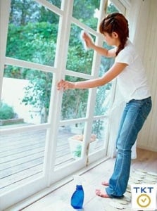 cach-ve-sinh-kinh-tktcleaning