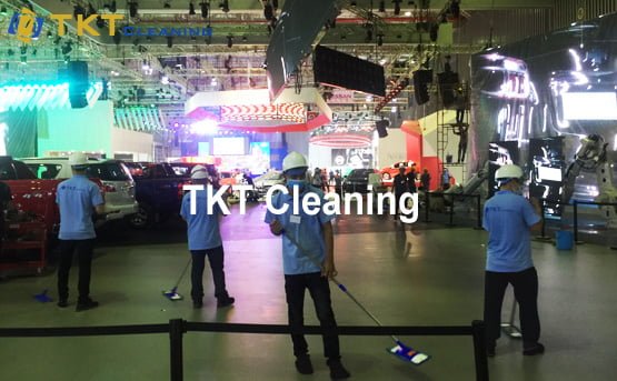 vệ sinh sự kiện triển lãm Motorshow 2018 HCM làm sạch sàn sân khấu - TKT Cleaning