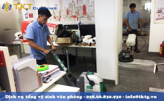dịch vụ vệ sinh văn phòng làm sạch thảm - TKT Company