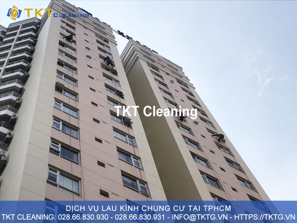 dịch vụ lau kính chung cư TPHCM - TKT Cleaning