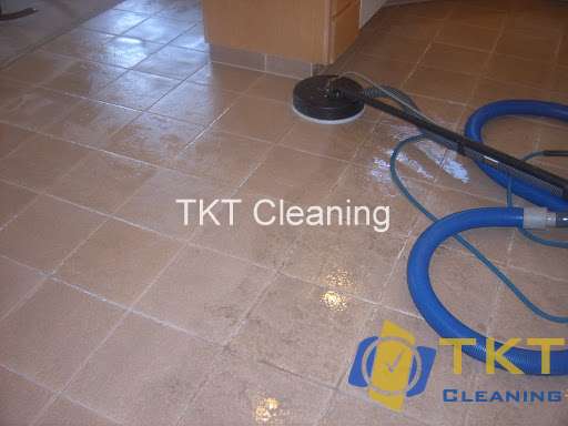Dịch vụ vệ sinh sàn nhà bằng máy phun rửa áp lực cao