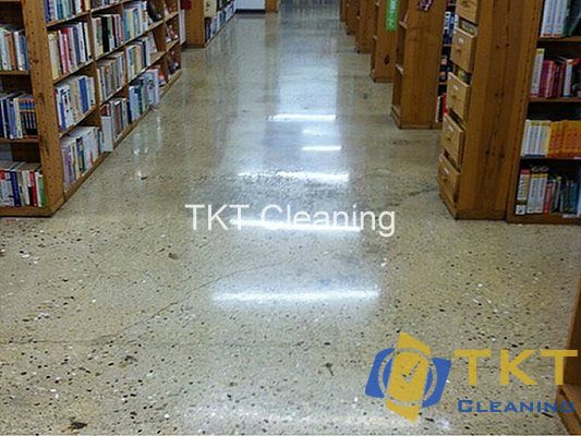 Sàn bê tông mài tại thư viện dễ bảo trì quét dọn