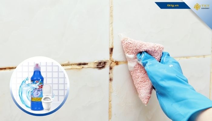 Cách làm trắng ron gạch bằng nước tẩy rửa bồn cầu