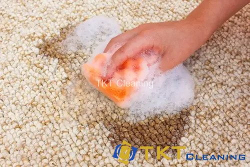 Sử dụng hóa chất vệ sinh thảm chùi chân khi cần thiết