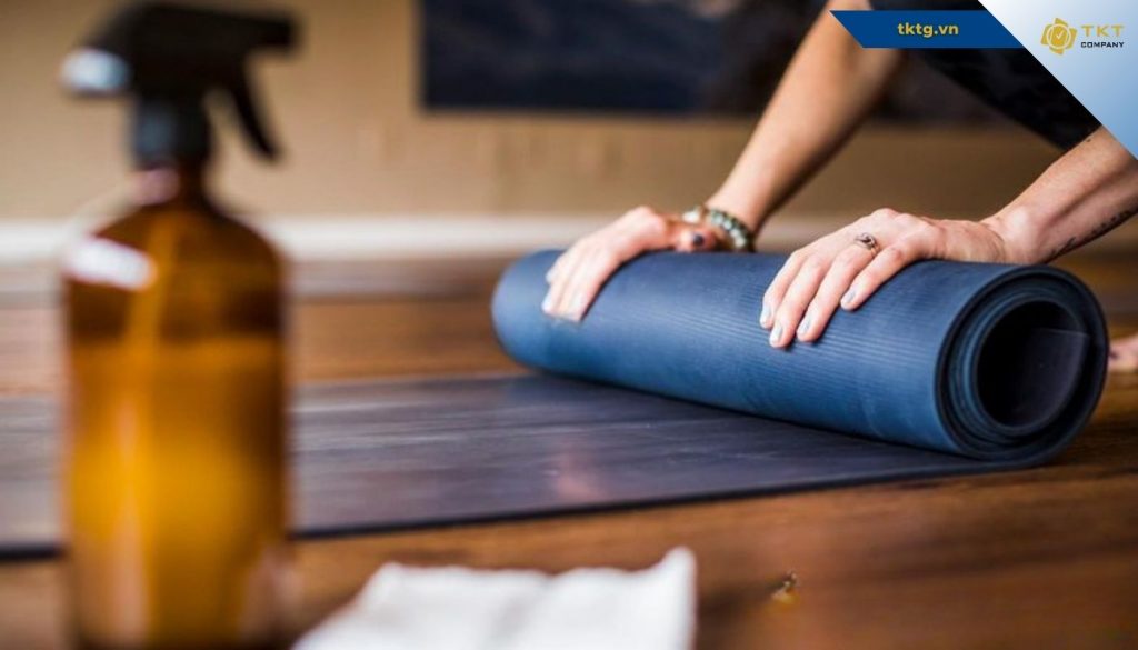 Cách vệ sinh thảm yoga bằng dung dịch vệ sinh chuyên dụng