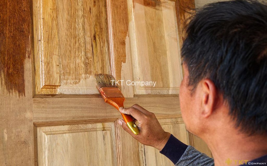 Sơn mài sử dụng trên gỗ giúp gỗ bóng đẹp và được bảo vệ