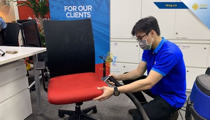 TKTG hút nước và hóa chất còn xót lại trên ghế