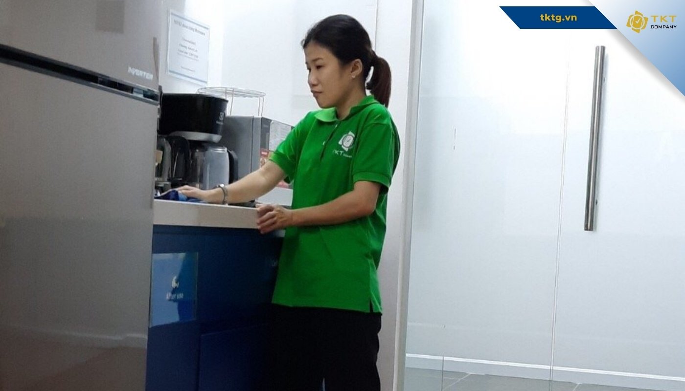 Vệ sinh và dọn dẹp khu vực nhà bếp công trình sau xây dựng