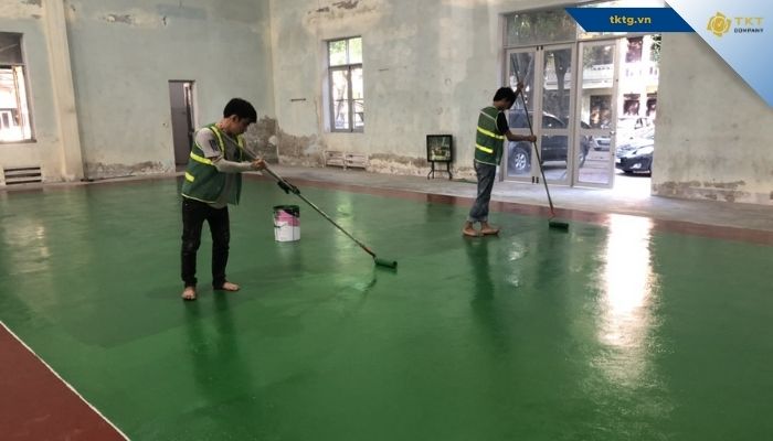 Sơn phủ màu cho bề mặt sân cầu lông