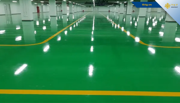 Mặt sàn epoxy màu xanh đã hoàn thiện trong nhà xưởng