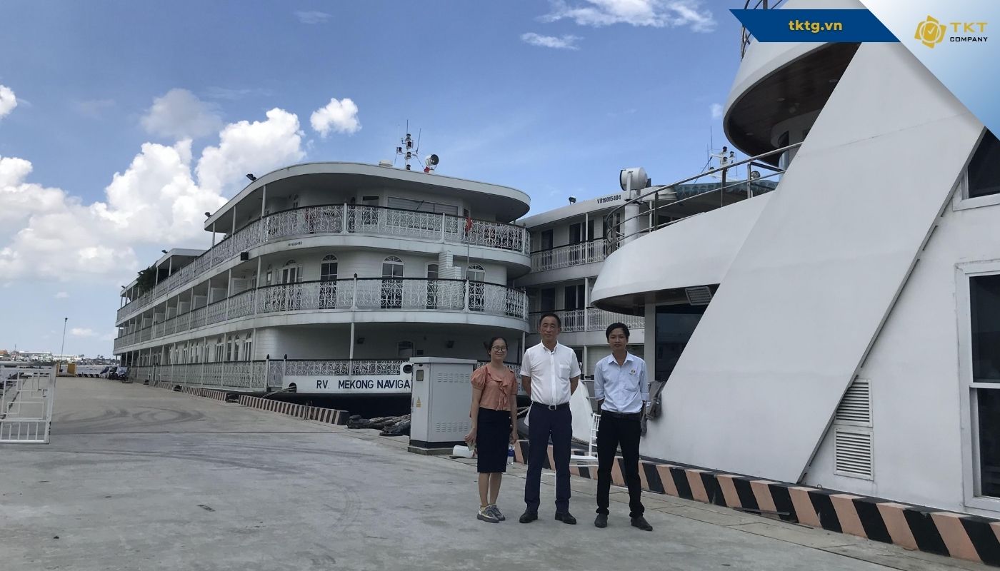 Thăm công trình vệ sinh du thuyền