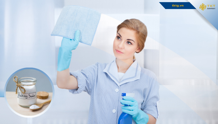 Cách vệ sinh kính bị dính sơn bằng Baking Soda