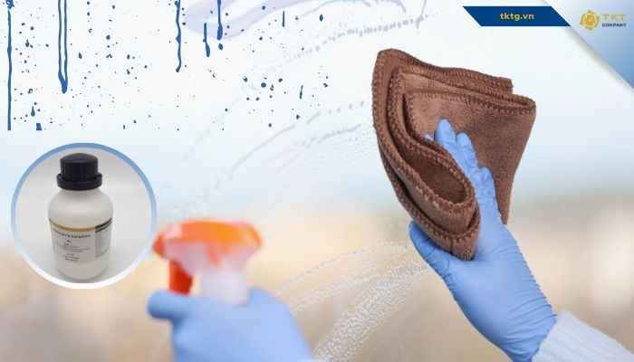 Làm sạch vết sơn trên kính bằng dung dịch Amoniac