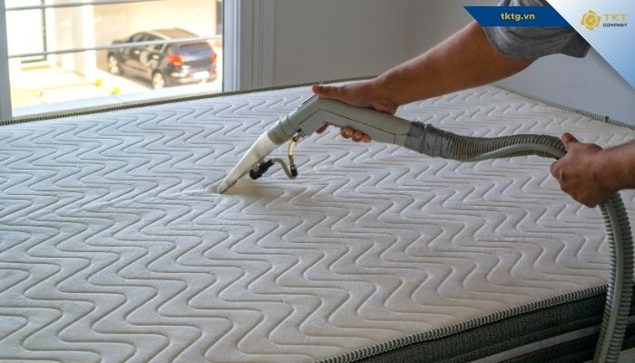Có nên giặt nệm cao su bằng nước không?