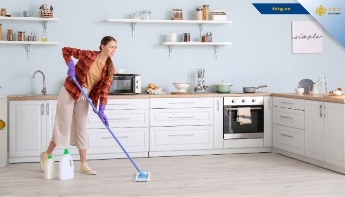 Lưu ý khi làm sạch dầu ăn trên nền nhà
