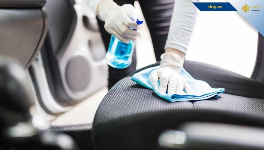 Cách làm sạch ghế ô tô và khử mùi sau khi giặt