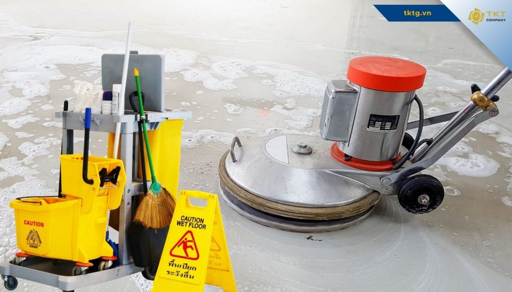 Chuẩn bị thiết bị, phân công nhân sự vệ sinh nhà ở