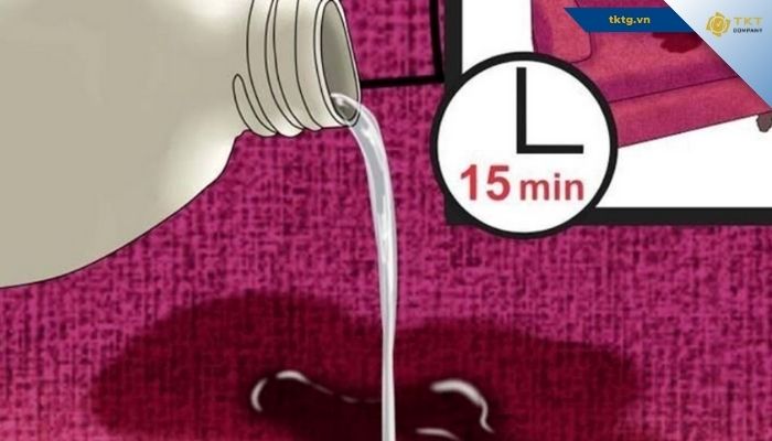 Dùng dung dịch enzyme chuyên dụng để khử mùi nước tiểu chó mèo