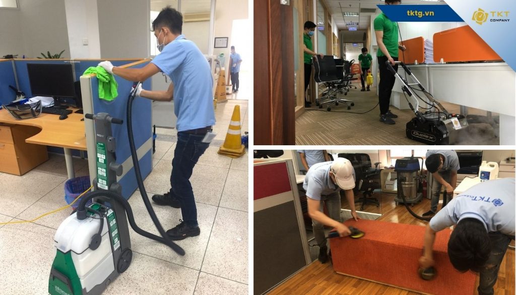 Nhân viên của TKT Company đang thực hiện công việc vệ sinh sofa và lau chùi sàn văn phòng chuẩn bị đón Tết