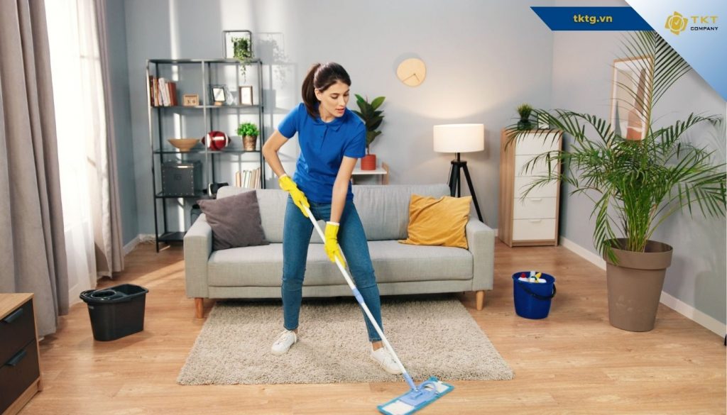 Lau chùi, vệ sinh bề mặt sau khi đã sắp xếp đồ đạt hợp lý