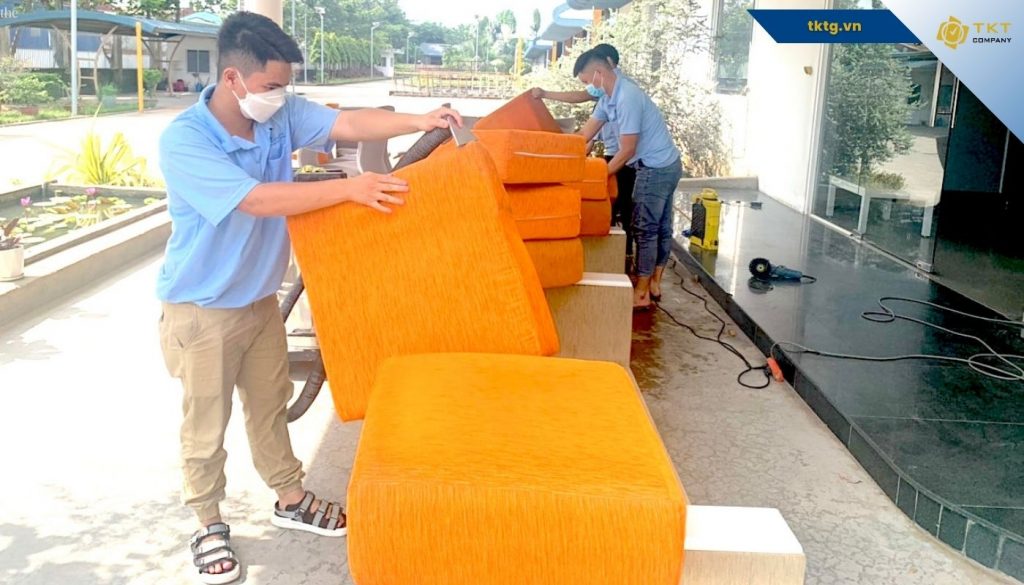 Vệ sinh sofa định kỳ giúp làm sạch sâu, khử mùi hiệu quả, kéo dài tuổi thọ nội thất và mang lại không gian sống an toàn, thoải mái hơn