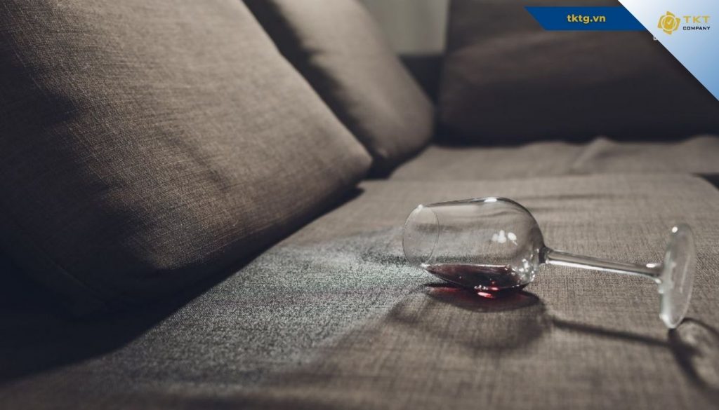 Cách bảo vệ sofa tránh bị ngấm nước