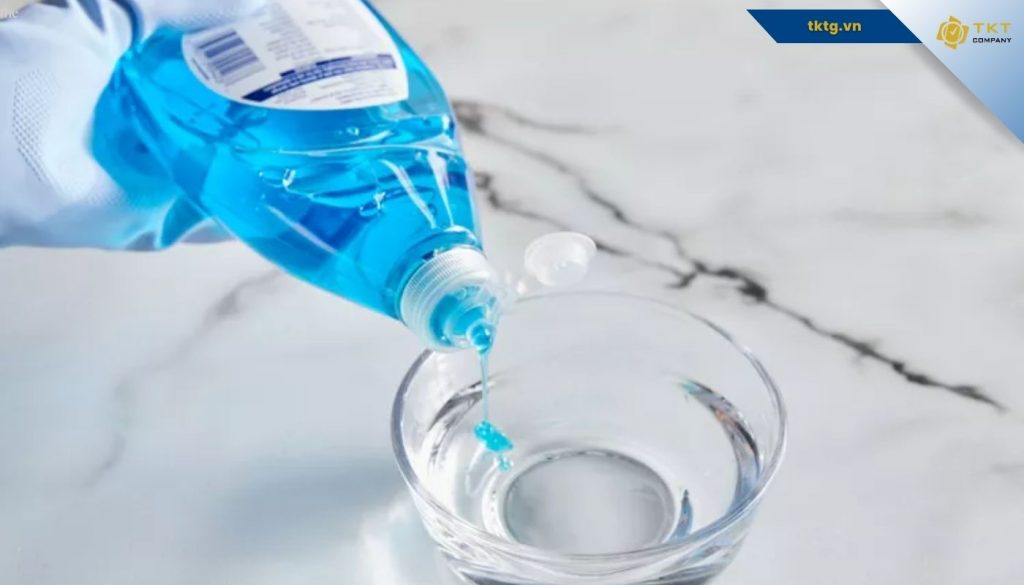 Cách tẩy mực bút bi trên tường bằng dung dịch chuyên dụng