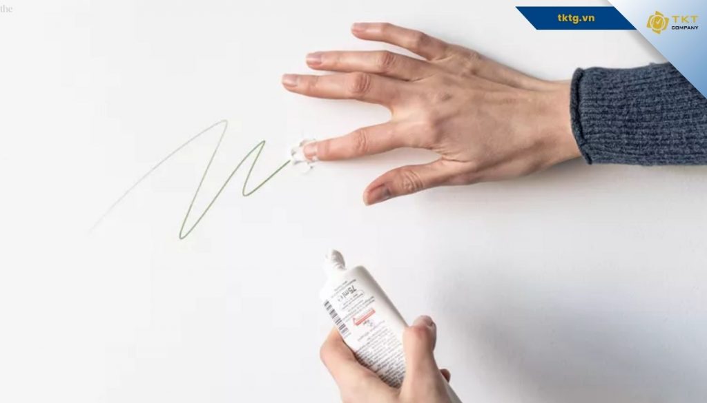 Hướng dẫn tẩy mực bút bi trên tường bằng kem đánh răng