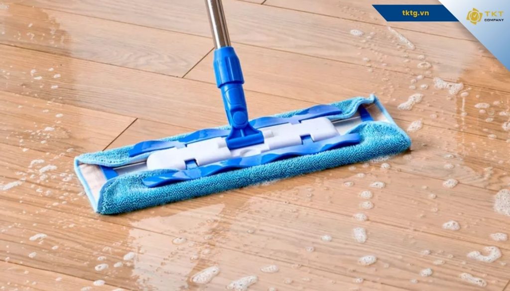 Những sai lầm cần tránh khi lau sàn gỗ để tránh bề mặt bị xỉn màu