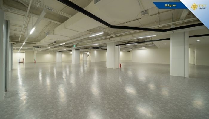 Nền bê tông đánh bóng hoàn thiện sau khi TKT Company thi công cho tầng để xe