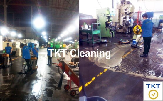 Đội TKT Company chà rửa sàn nhà xưởng nhiễm dầu mỡ nặng ngay trong ca sản xuất